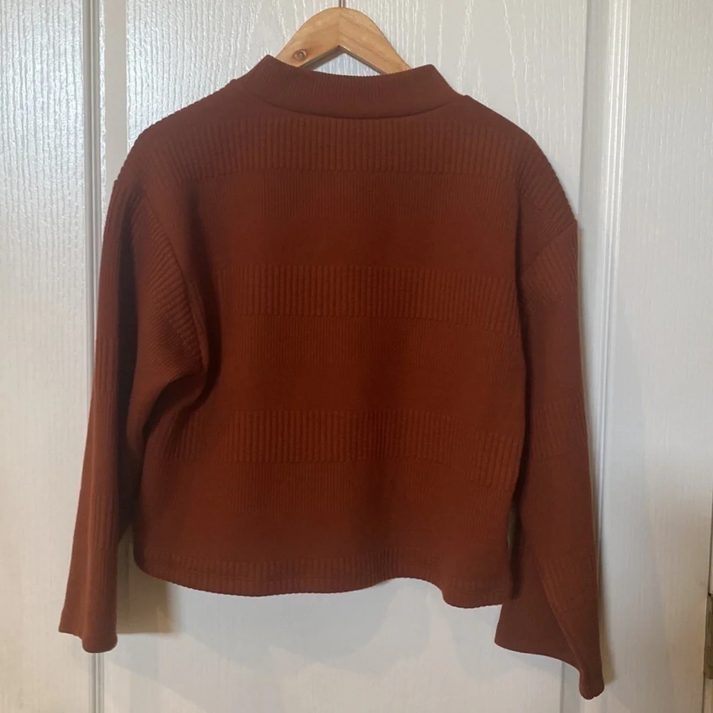June and Hudson women’s size M crew neck rust colored sweater NWT